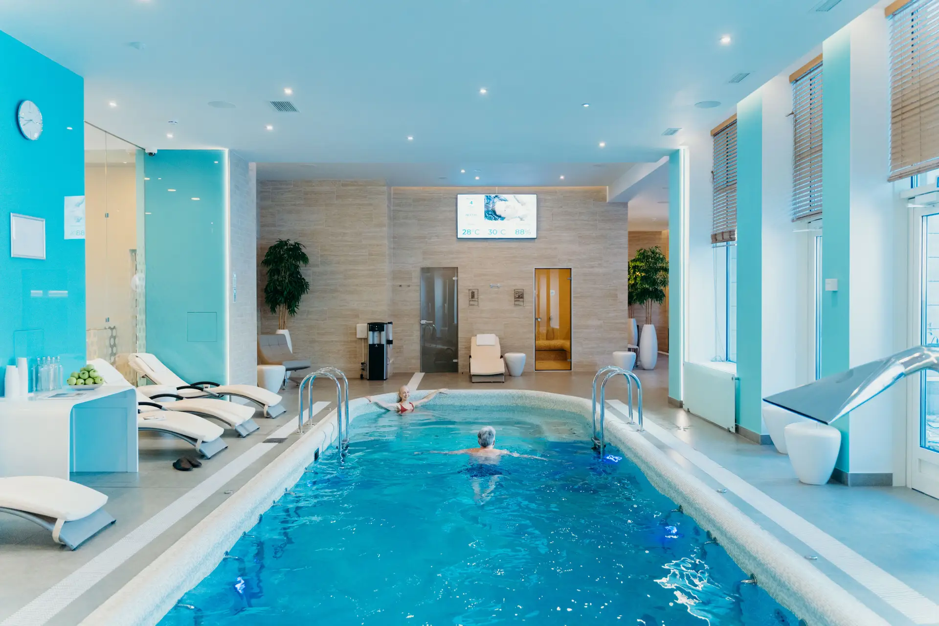 Piscine intérieure spa